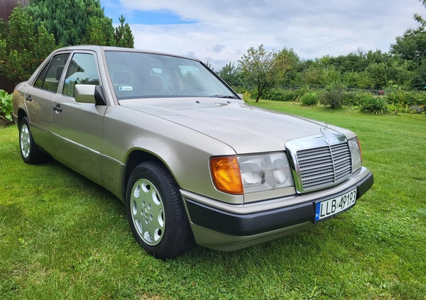 Mercedes-Benz W124 (1984-1993) cena 28000 przebieg: 424000, rok produkcji 1992 z Jastrowie małe 301